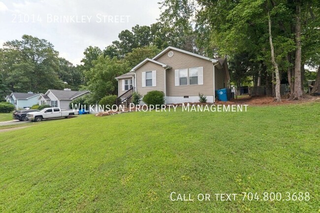 Building Photo - Newly Updated Home in Cornelius with fence...