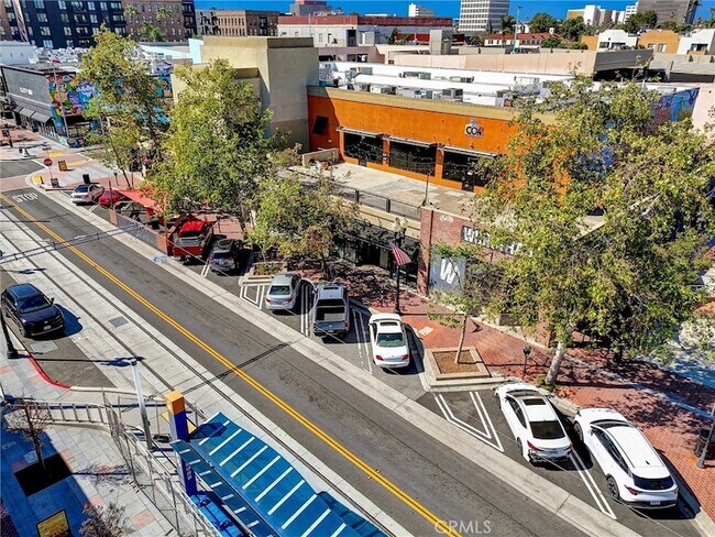 Building Photo - 450 E 4th St