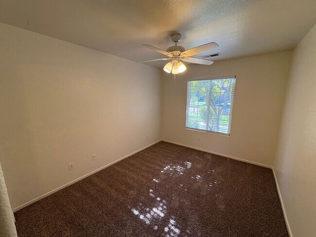 Building Photo - Lovely home available in Shannon Ranch area!