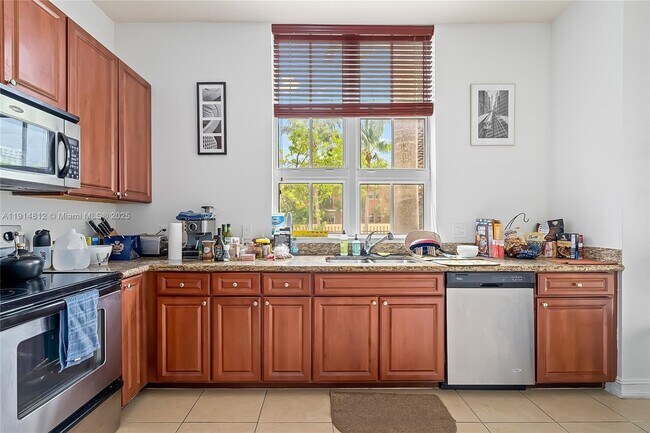 Building Photo - 3001 NE 185th St