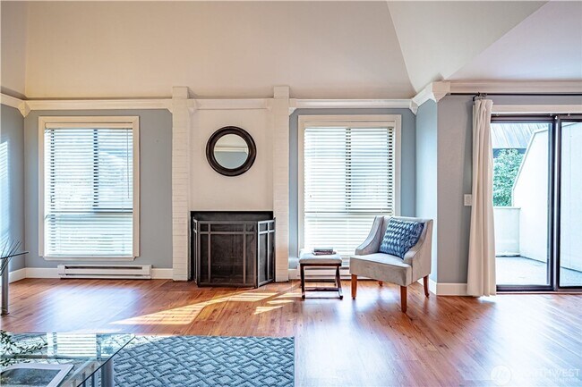 Building Photo - 3 bed/2 bath Condo in Bellevue!