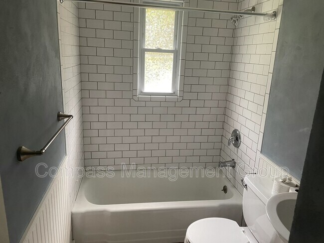 Building Photo - 2911 Davis St SE