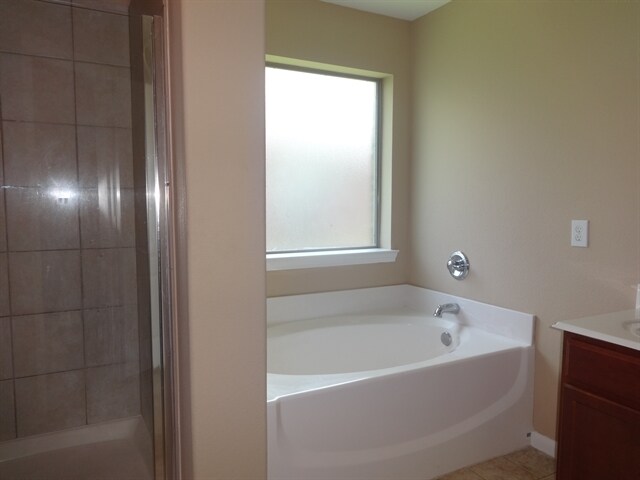 Building Photo - 28606 Lockeridge Farms Dr