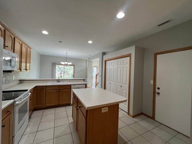 Building Photo - 277 S 79th St