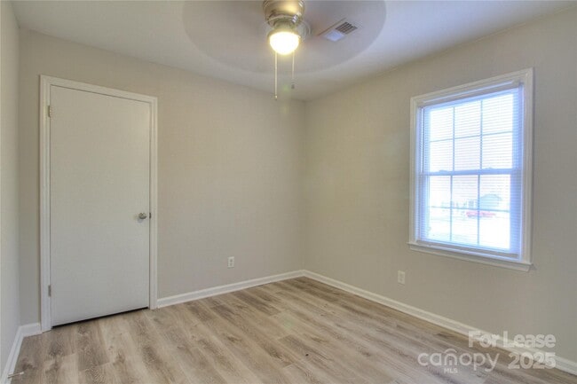 Building Photo - 1224 Sharon Dr