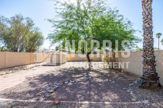 Building Photo - Cozy Home with No HOA and a Large NO Maintenance Backyard