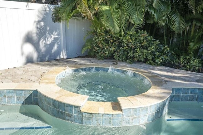 Building Photo - 518 77th Ave