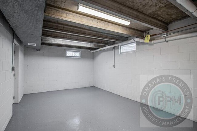 Building Photo - 1/2 OFF OF FIRST MONTH'S RENT! | Modern 3 Bd/2Ba Home | Near Aksarben