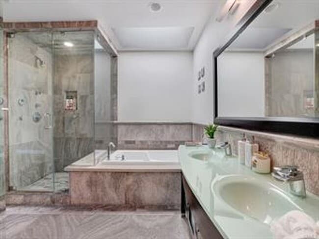 Building Photo - Beautifully Updated Model Home in the Prestigious, highly desirable Woodbridge