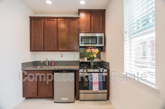 Building Photo - 2730 Viterbo Ct