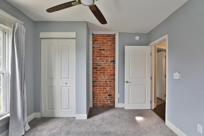 Building Photo - 693 Wilson Ave