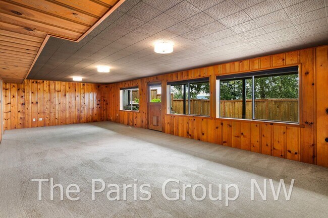 Building Photo - Extraordinary 4BR, 4200sf Mid Century Water View Home with Amazing Outdoor Spaces