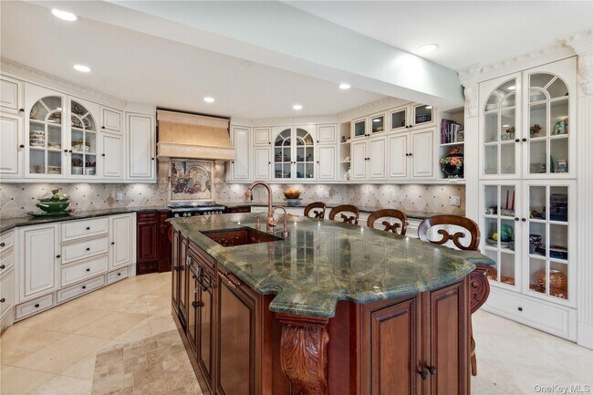 Building Photo - 13 Seatuck Ln