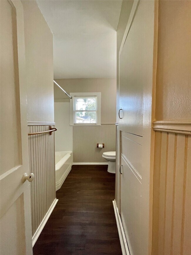 Building Photo - 813 Nursery St