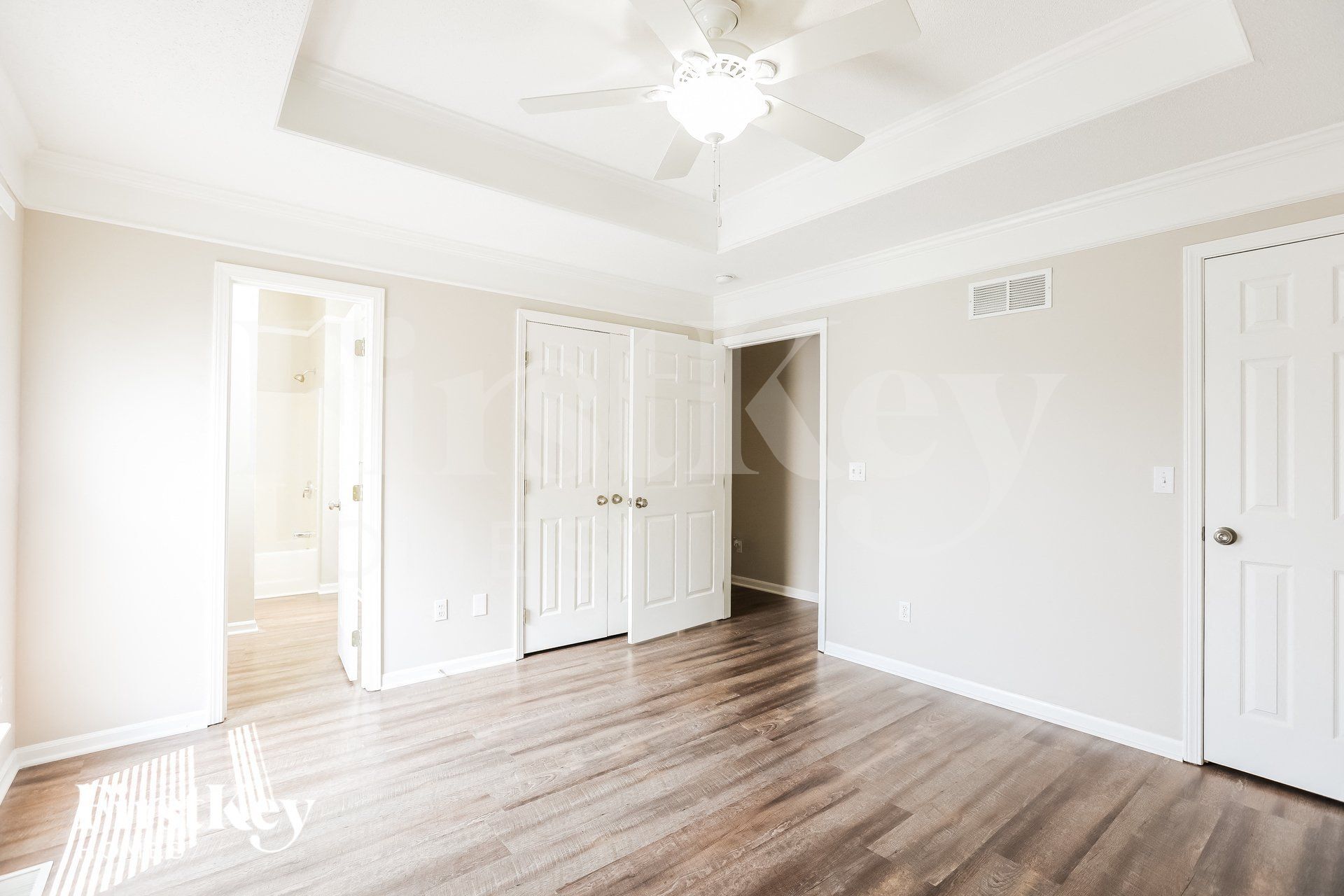 Building Photo - 7016 N Bristol Ave