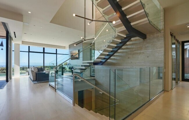 Building Photo - Luxury Coastal Escape w/ Resort-Style Amen...