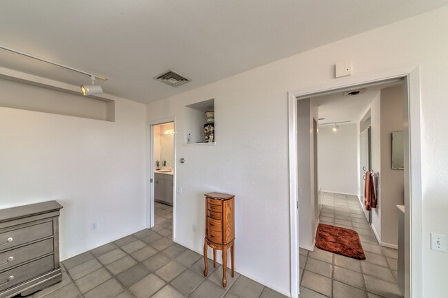 Building Photo - SANDIA HEIGHTS EXECUTIVE RENTAL 2+Story 3B...