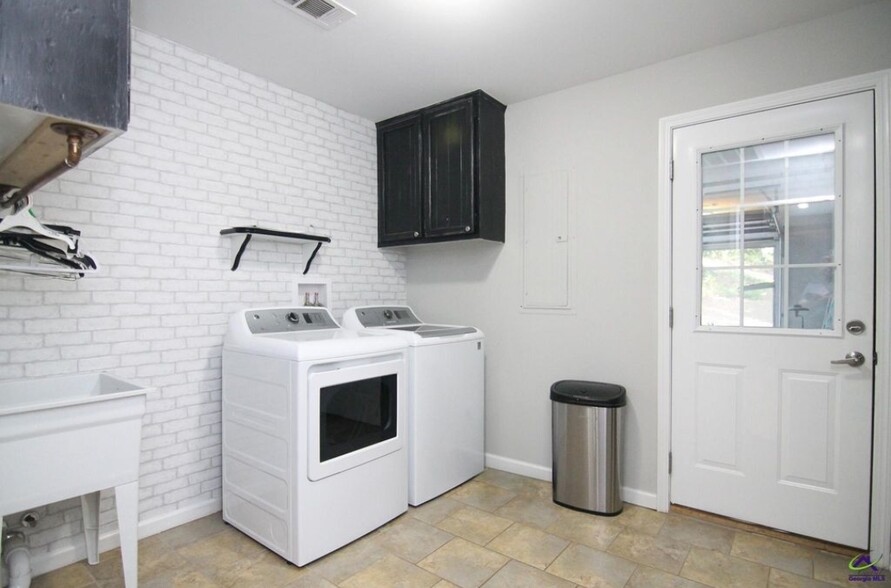 Laundry Room - dosn't include washer & dryer - 5474 Bankston Lake Rd