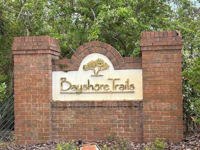 Building Photo - 2856 Bayshore Trails Dr