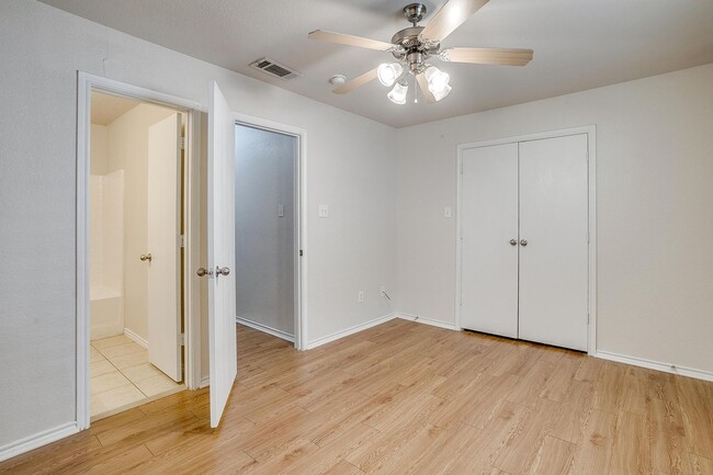 Building Photo - Half of Duplex Ready for New Tenants- 3 Bed, 2 Bath- Near the Historic Stockyards- 76164