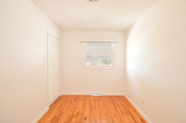 Building Photo - 42 Buttonwood Rd