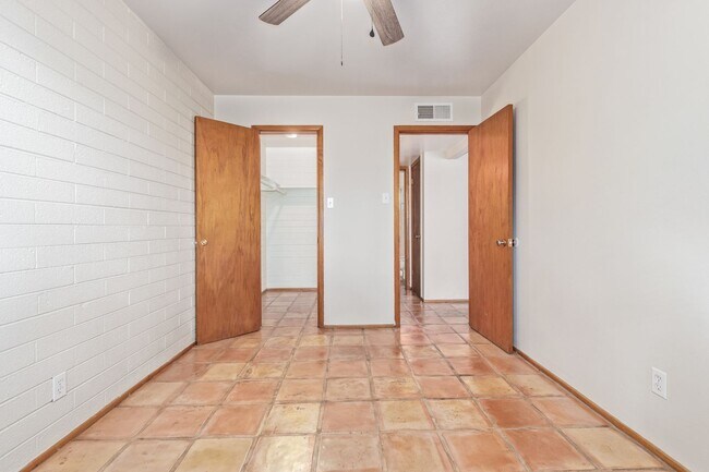 Building Photo - 7153 N 57th Dr