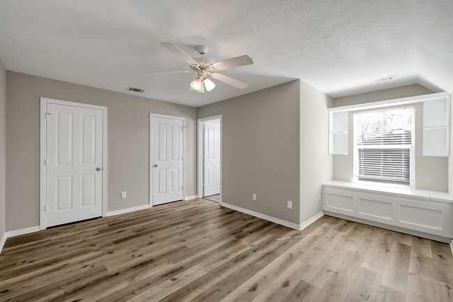 Building Photo - 12102 Mustang Ave