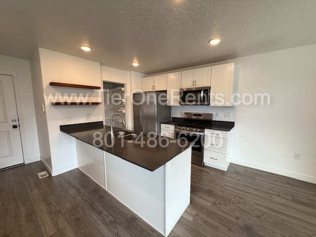 Building Photo - NO DEPOSIT option available for qualified renters!