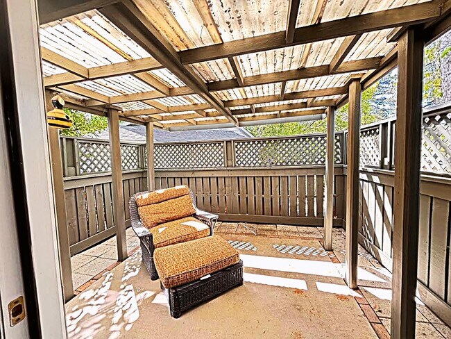 Building Photo - 5 The Corners