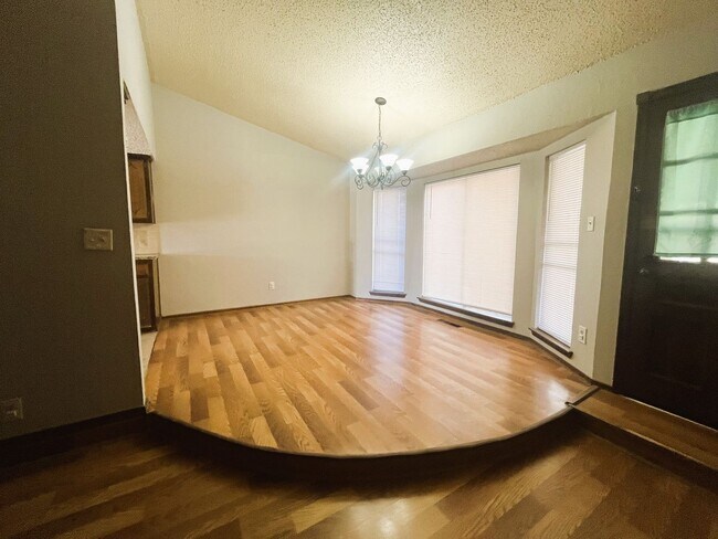 Building Photo - Norman. 3 bed, 2bath, 2 car garage with storm shelter