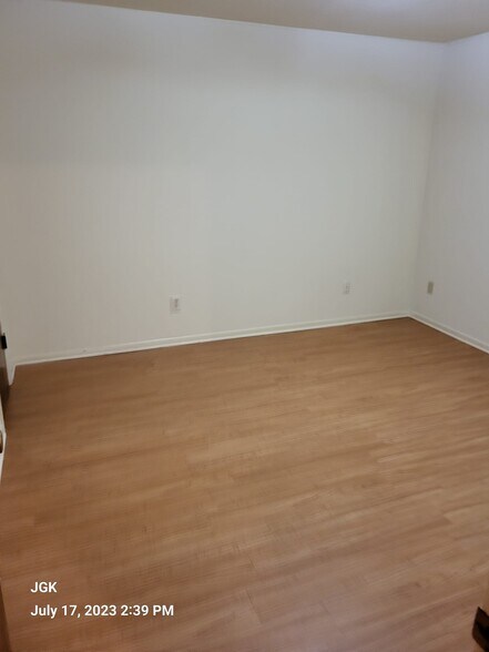 back bedroom - 905 N 24th St