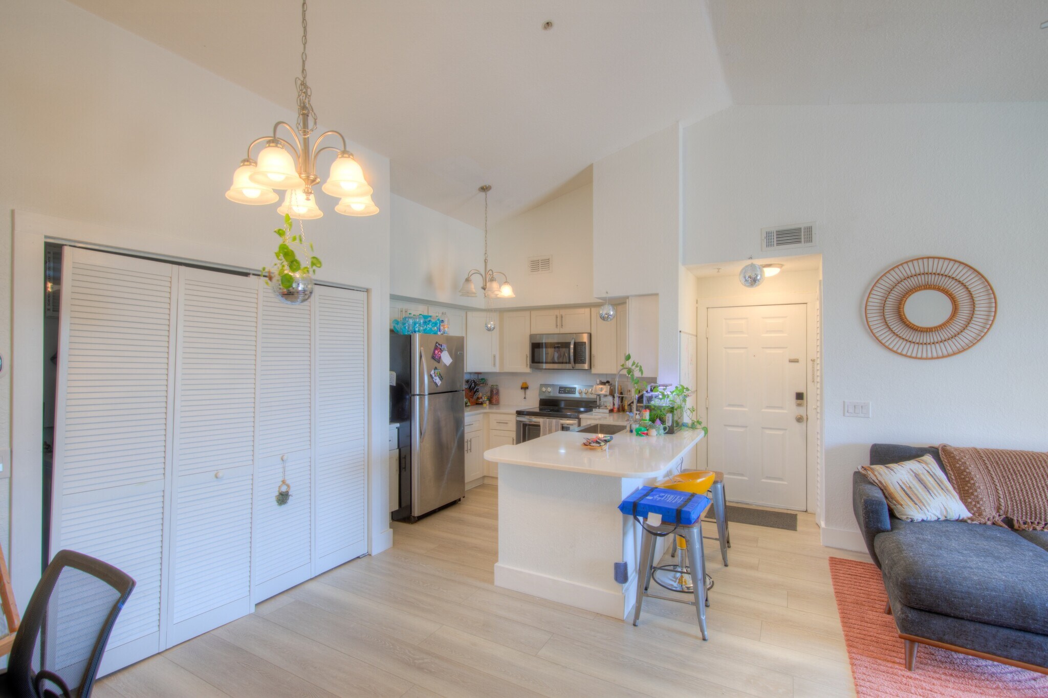 Building Photo - 4142 Central Sarasota Pky