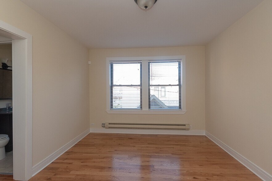 Building Photo - 4349 N Damen Ave