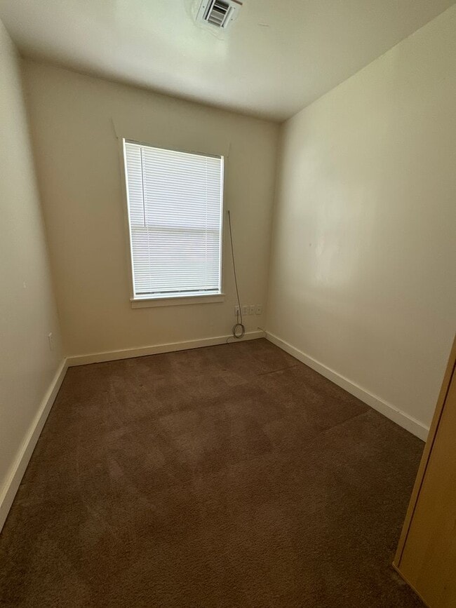 Building Photo - Cozy College Place Home