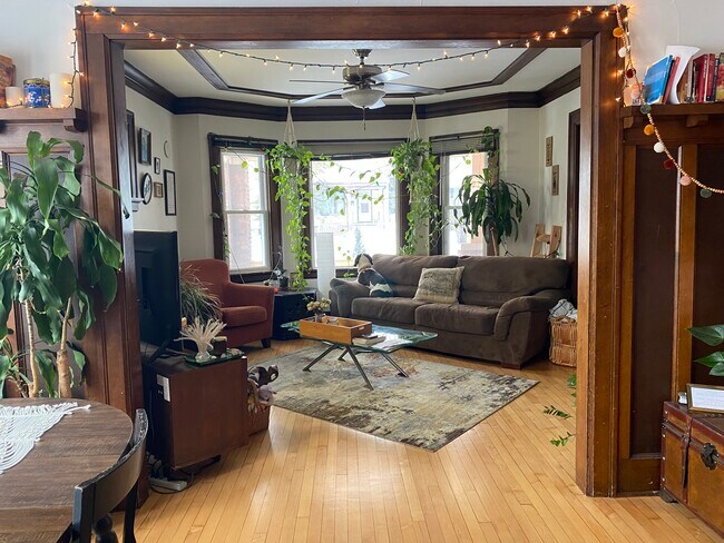 Building Photo - 319 E Montana St