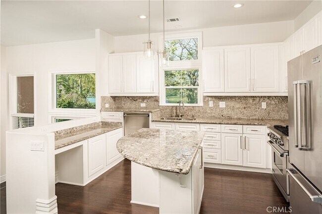Building Photo - 225 Montana Del Lago Dr