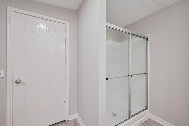 Building Photo - 8856 Greenwood Dr