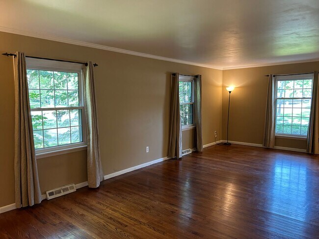 Building Photo - 119 W 41st St