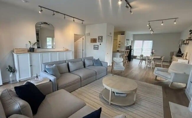 Building Photo - Beautiful 3 bedroom townhome in Harbor Park!