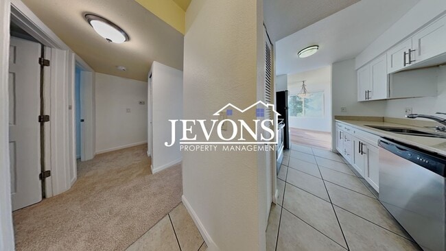 Building Photo - 2-bedroom home with water, sewer, and garb...