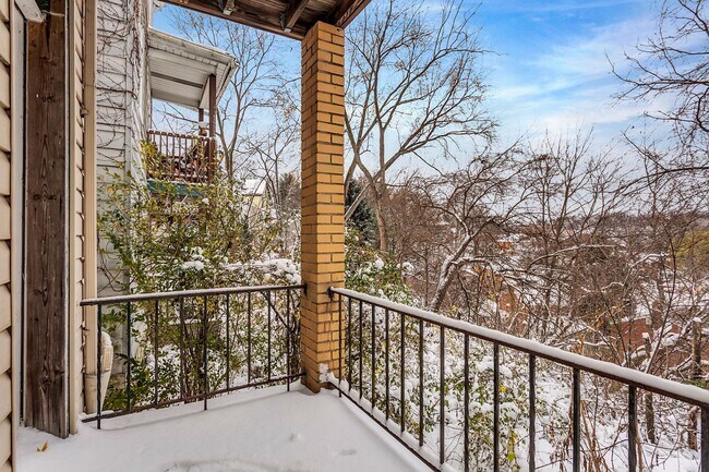 Building Photo - Newly Renovated 4 Bedroom Home in West Lib...