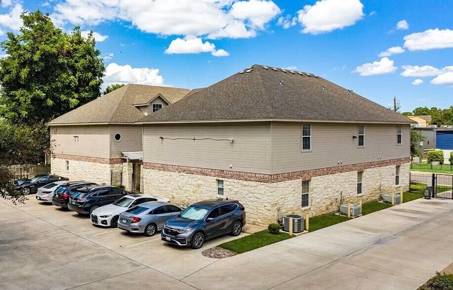 Building Photo - 2101 S 7th St