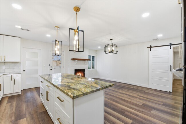 Building Photo - 2606 Parana Dr