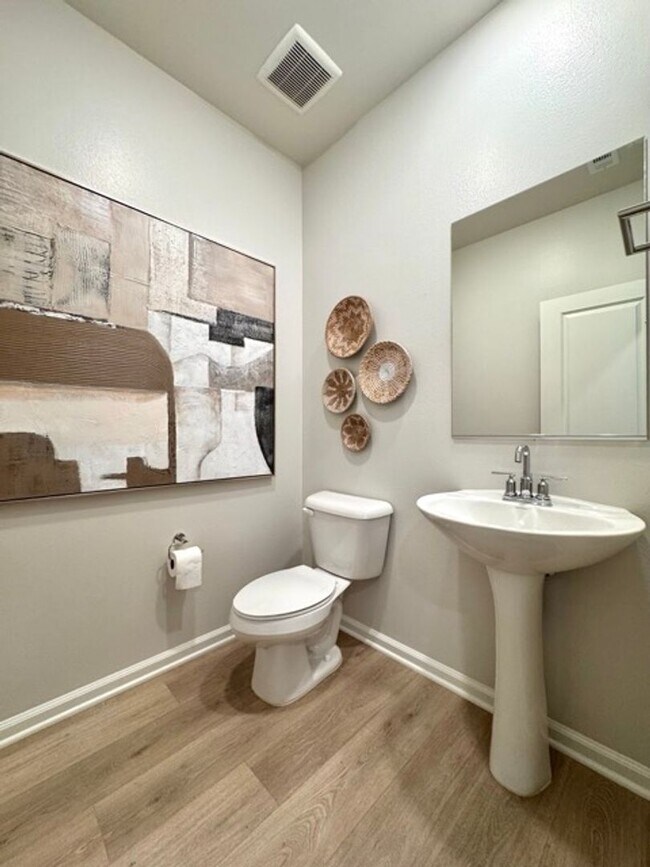 Building Photo - Brand New 4 Bedroom Home with Solar in Gat...