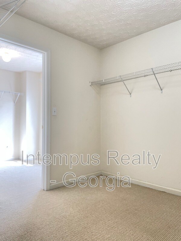 Building Photo - 2054 Pierce Way