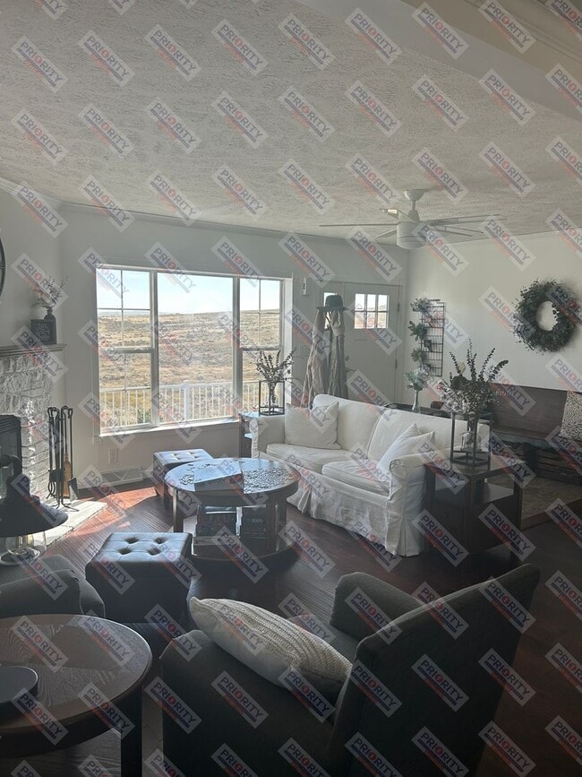 Building Photo - Stunning horse property on 40 acres!