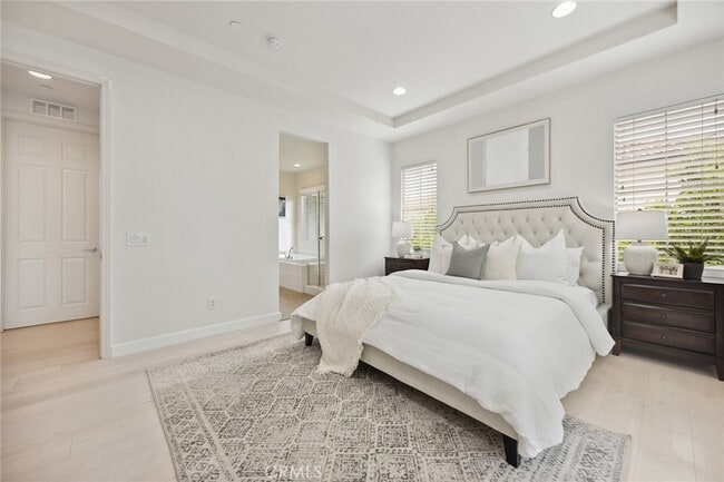 Building Photo - 210 Desert Bloom