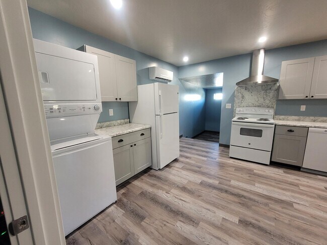 Building Photo - 168 E 70 S