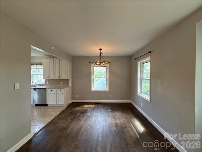 Building Photo - 2520 Brentwood Pl
