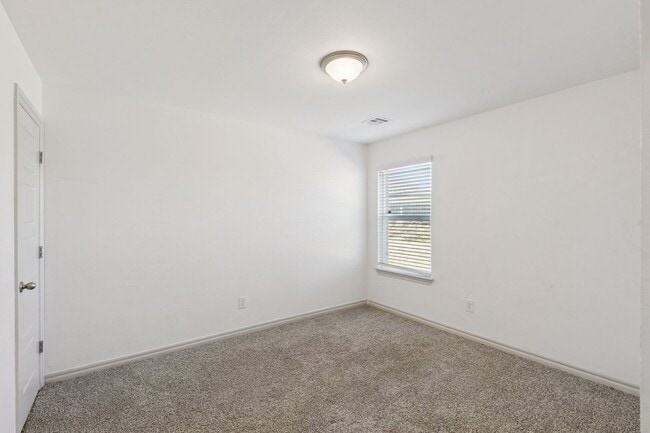 Building Photo - Stunning 4-Bed Home in Deer Creek Schools with Open Floorplan & Community Amenities